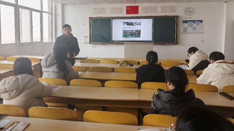 会议室里的人们AI 生成的内容可能不正确。