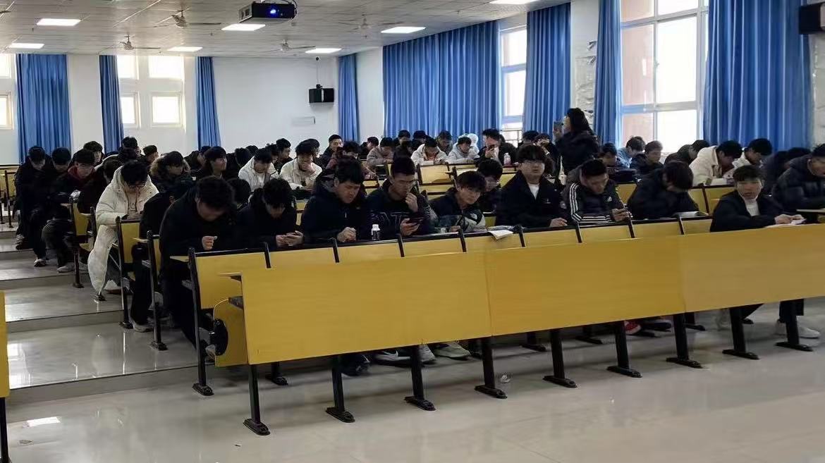 大厅里的人们AI 生成的内容可能不正确。