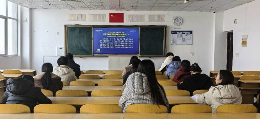 会议室里的人们AI 生成的内容可能不正确。